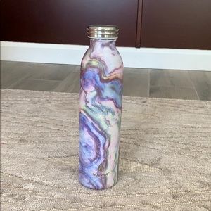 Manna Thermos insulated water bottle